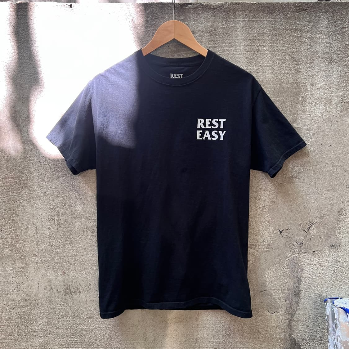 REST EASY 스컬 로즈 반팔티 상품이미지1