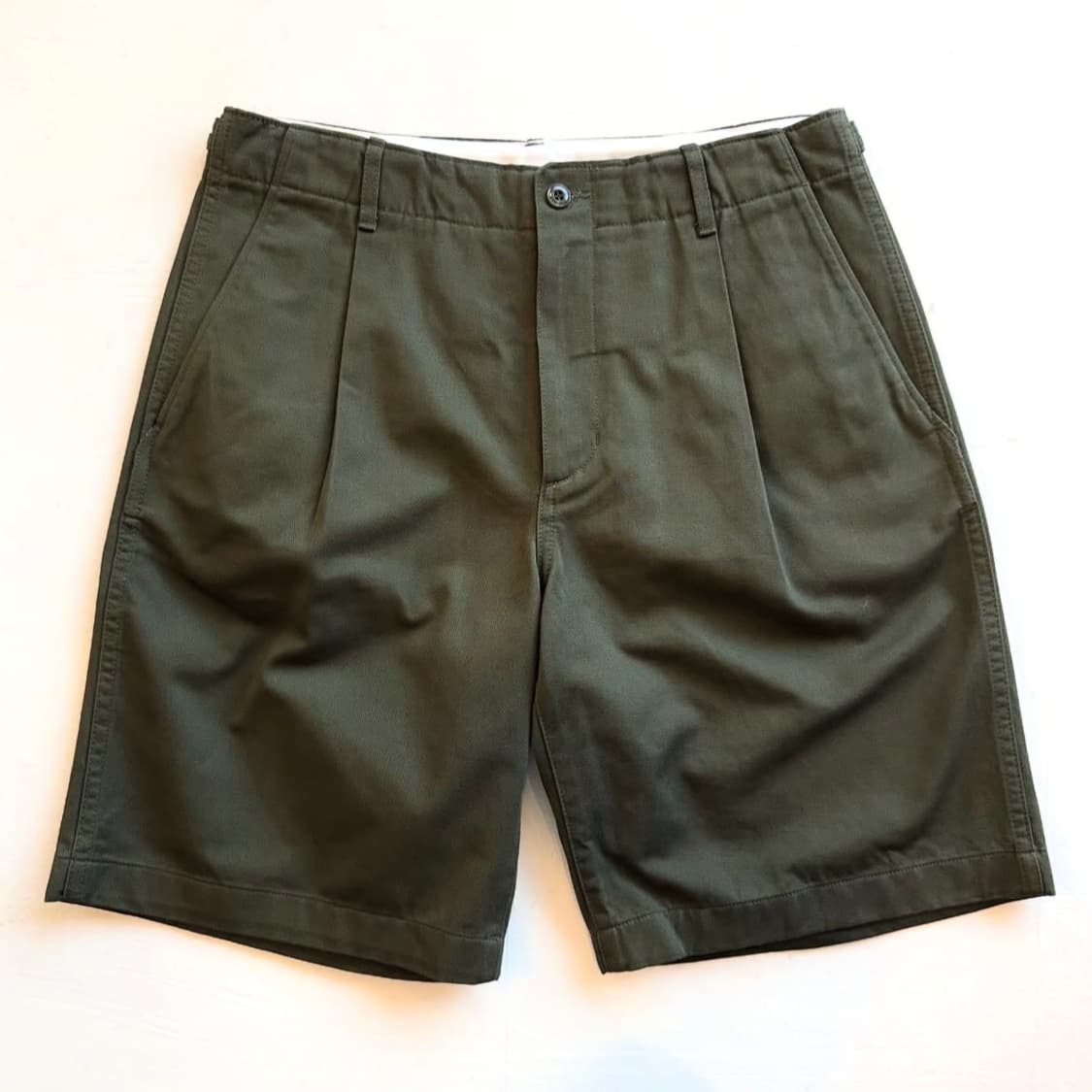 포터리 올리브 코튼 주름 반바지 상품이미지1