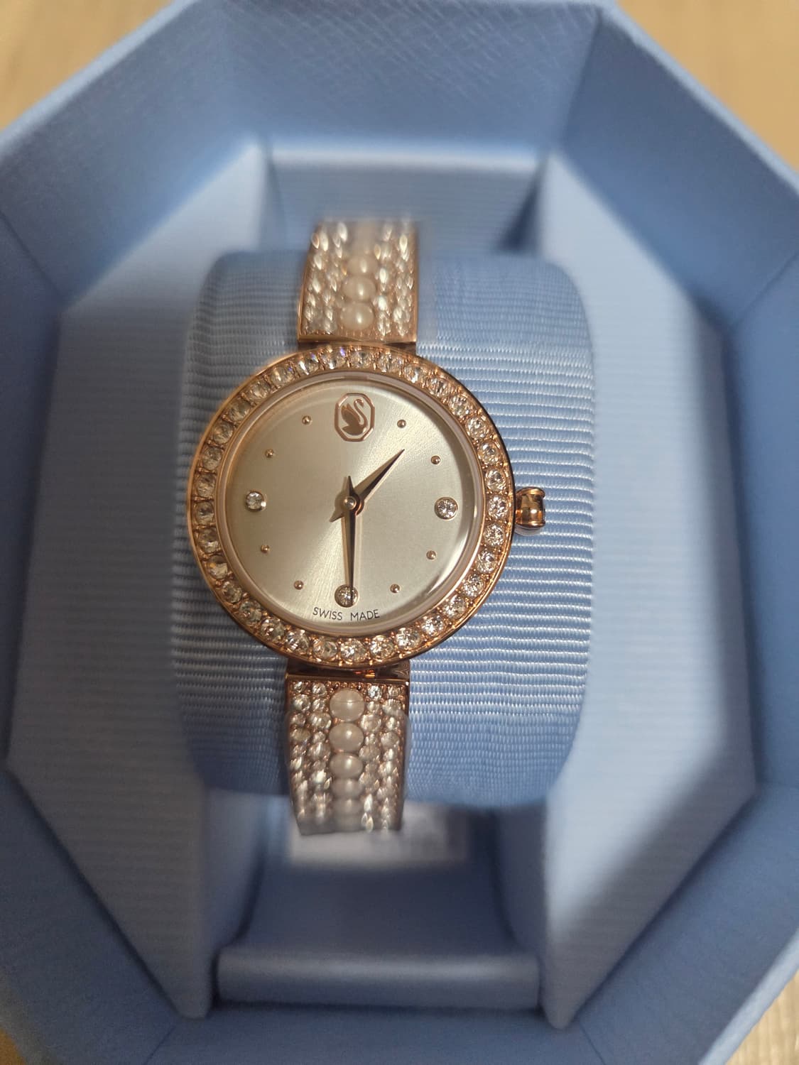 정가60만~새제품)신형 스와로브스키 진주 크리스탈 시계 정품 상품이미지8