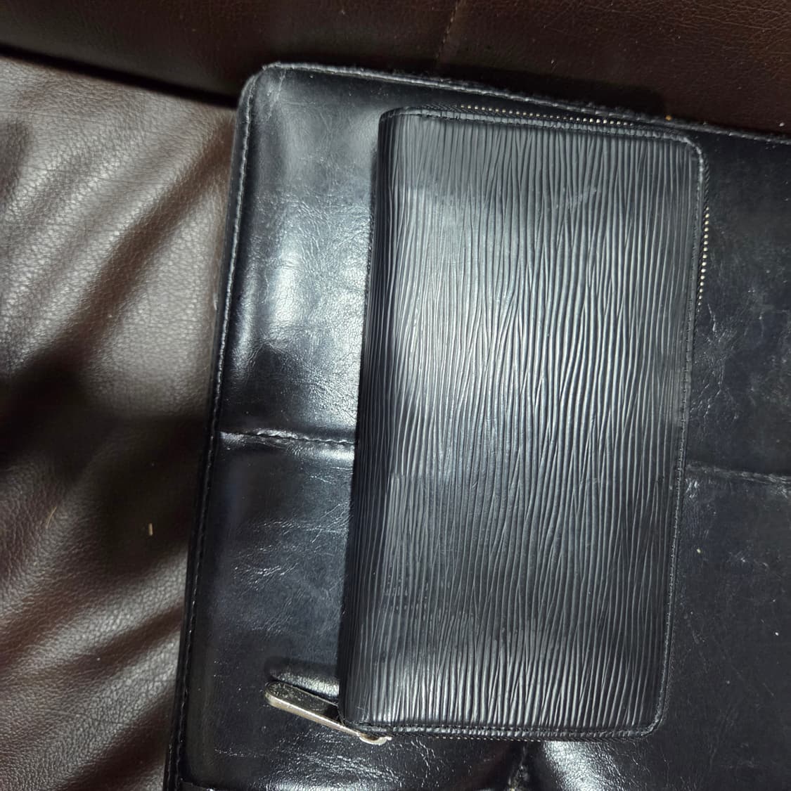 루이비통 에삐 지퍼 장지갑 상품이미지5