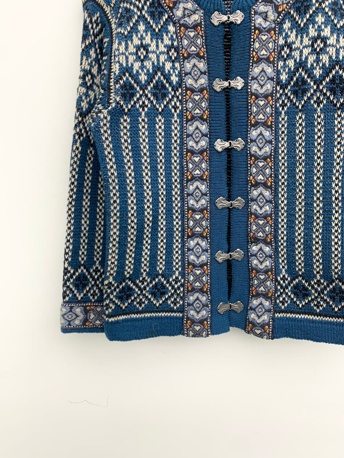 노드 스트릭 노르딕 패턴 버클 스웨터 상품이미지4