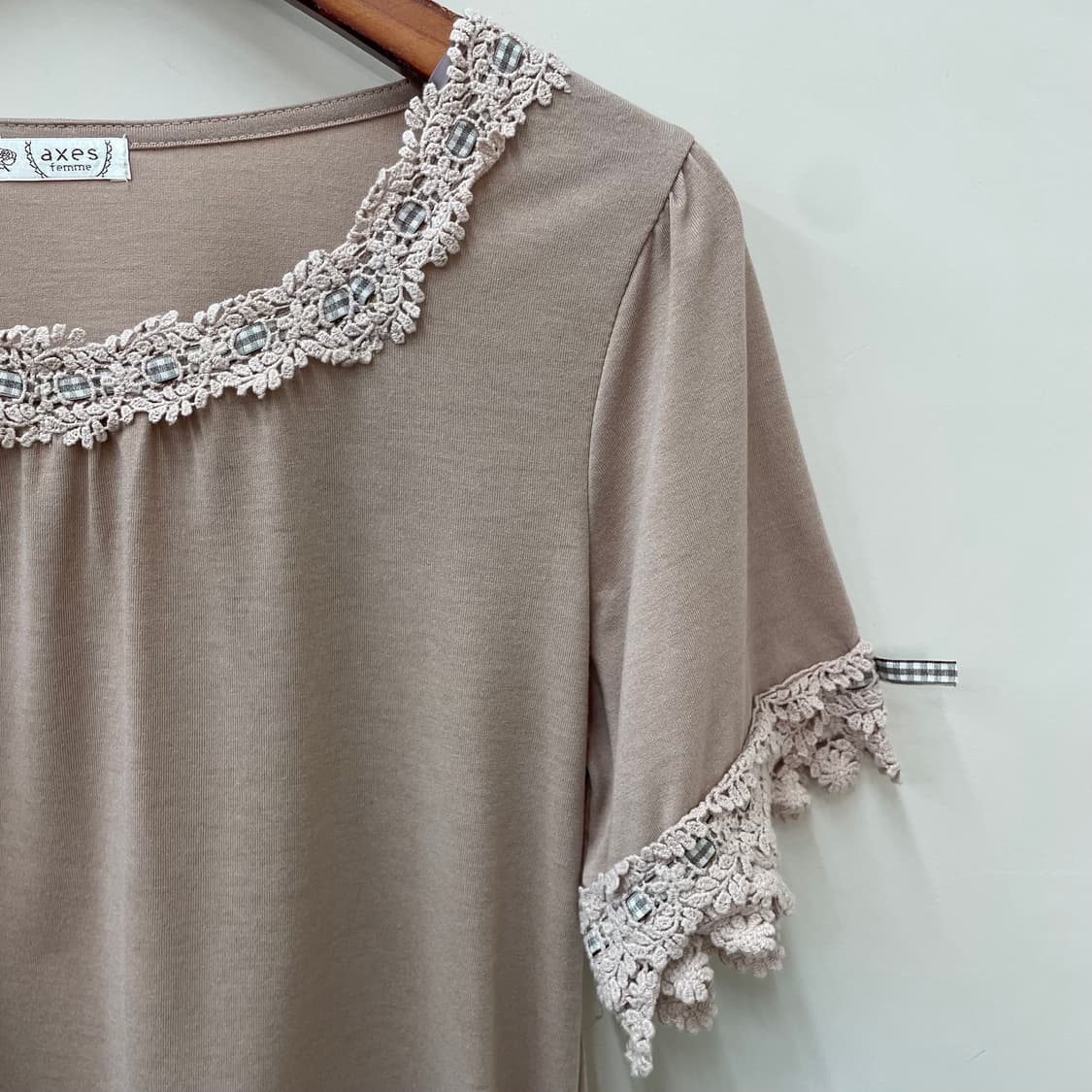 여리 페어리 히메갸루 axes femme 핑크베이지 크로쉐 레이스 탑 상품이미지2