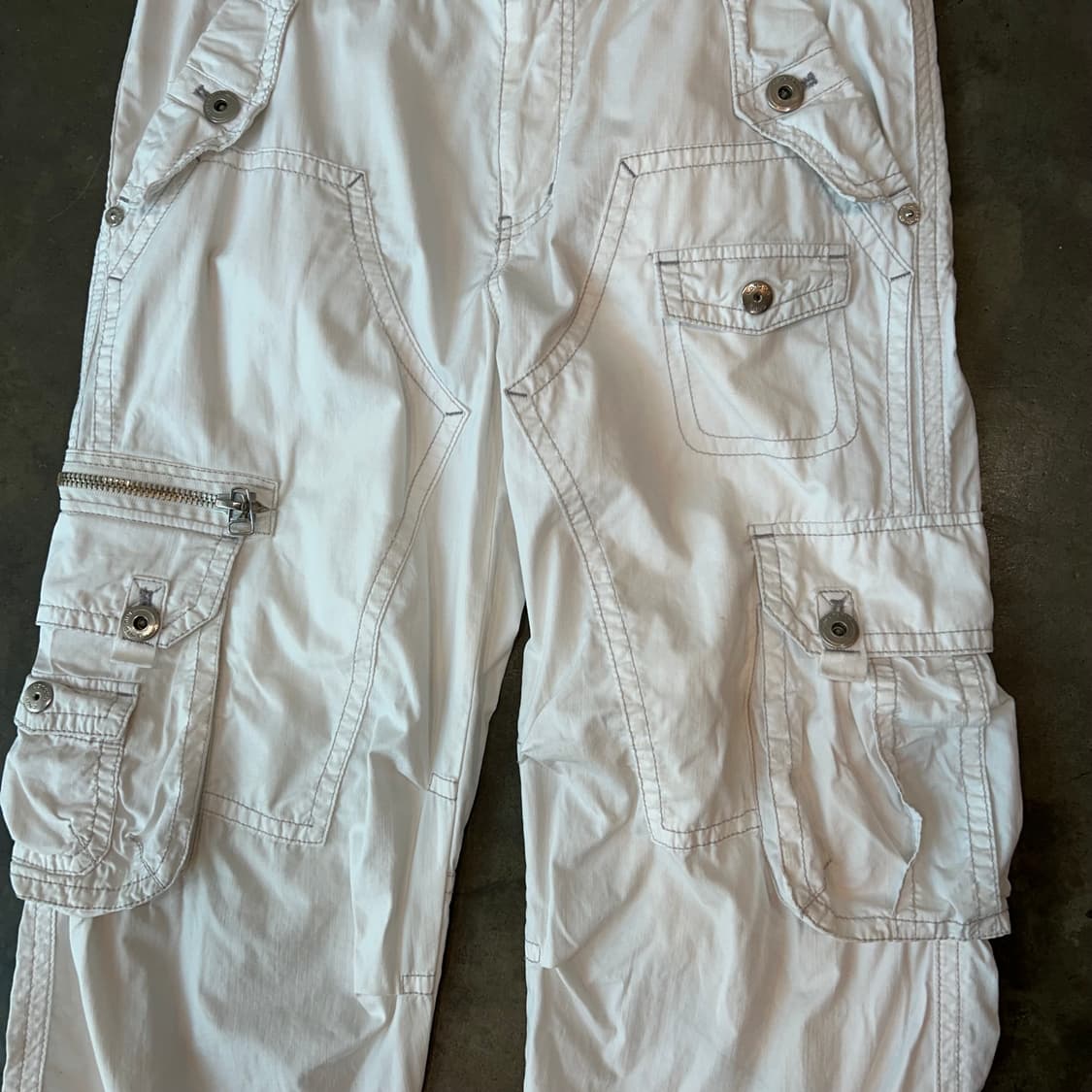 화이트 디테일 카고팬츠 상품이미지3