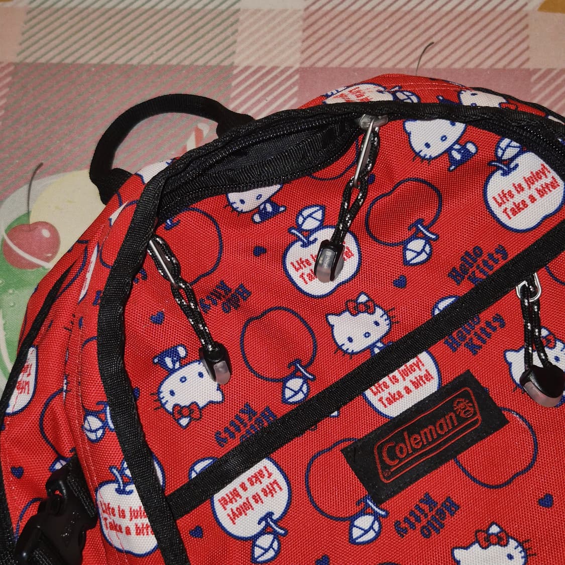 콜맨 x 헬로키티 사과 아웃도어 빅 배낭 상품이미지9
