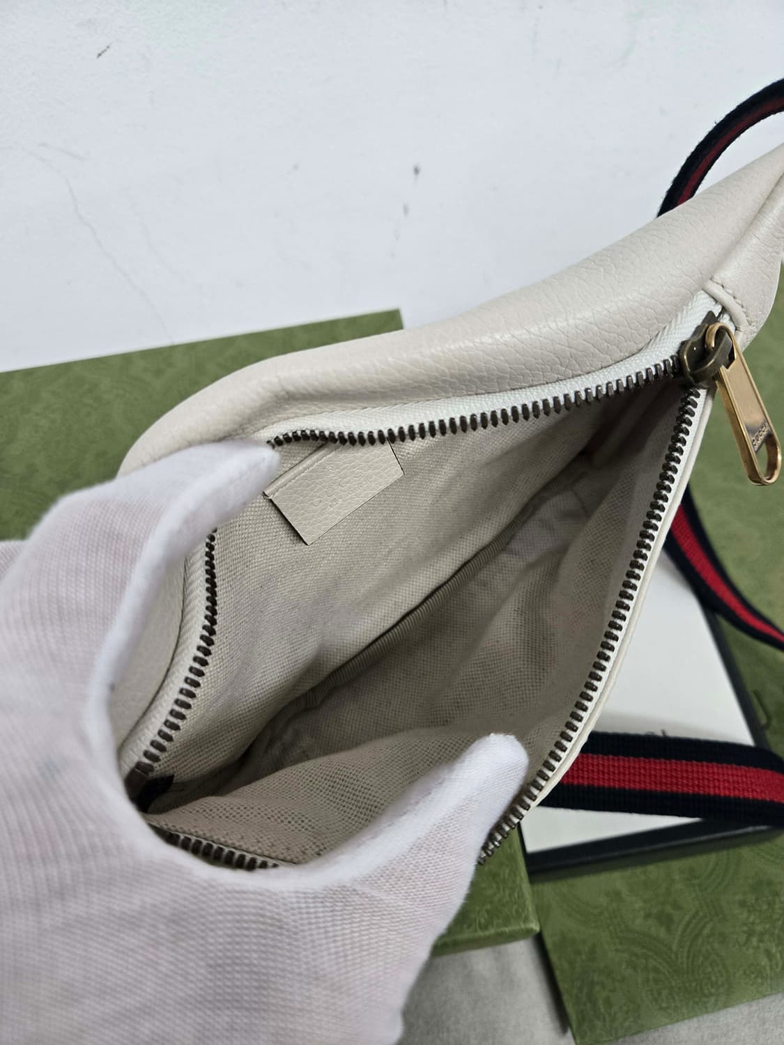 [보증서 정품] 구찌 띠로고 힙색 벨트백 상품이미지1