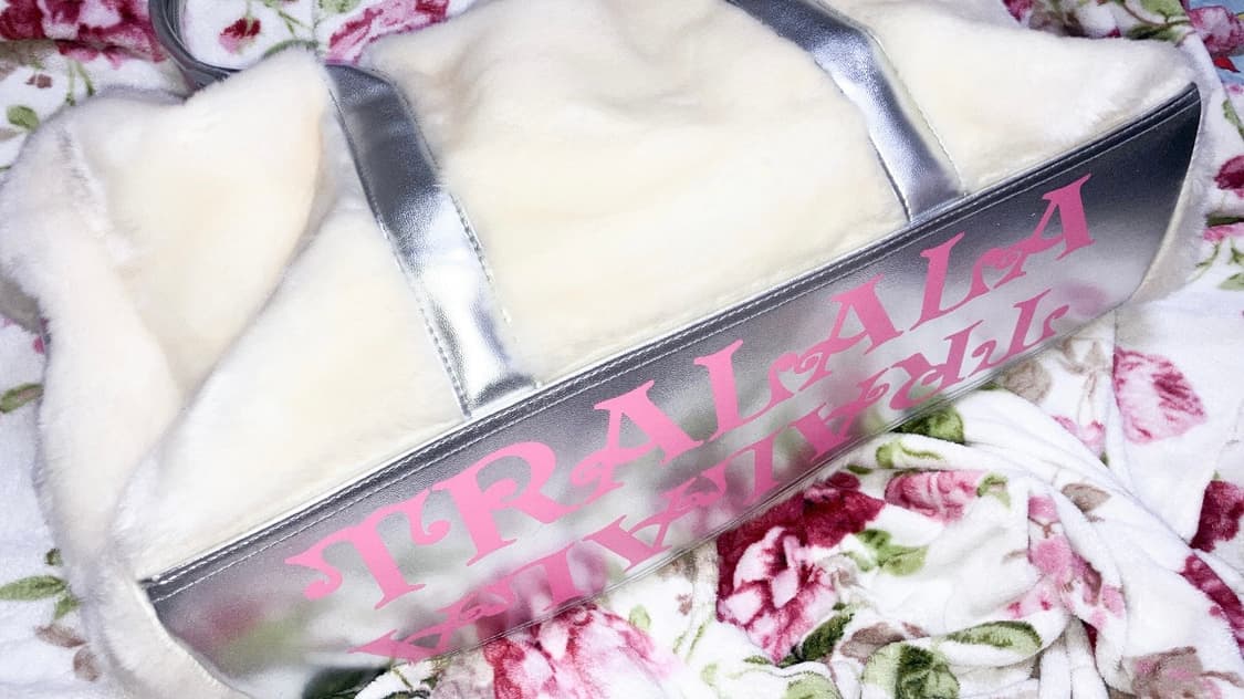 트랄라라 화이트 퍼 숄더백 상품이미지1