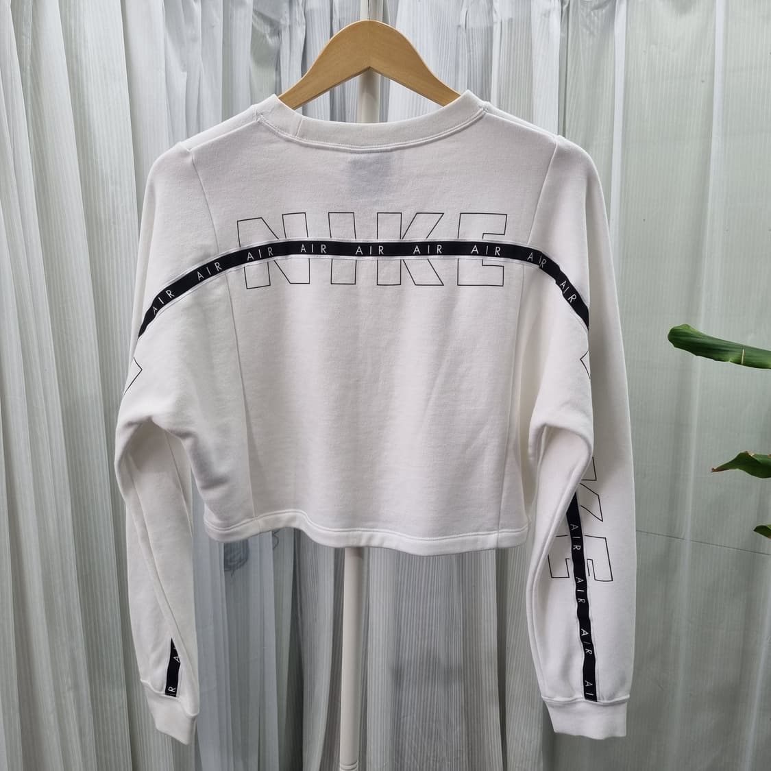 나이키 우먼 크롭탑 약기모 맨투맨 1972 상품이미지2