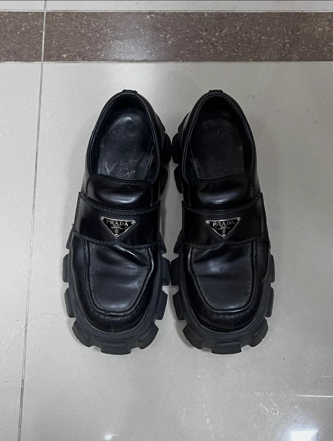 [245] 프라다 브러쉬드 모놀리스 로퍼 신발 구두 운동화 스니커즈 상품이미지1