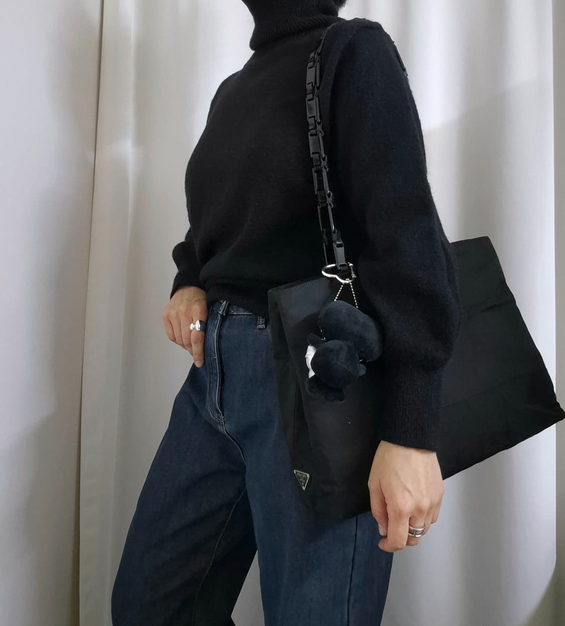 프라다 사이드로고 숄더백 상품이미지9