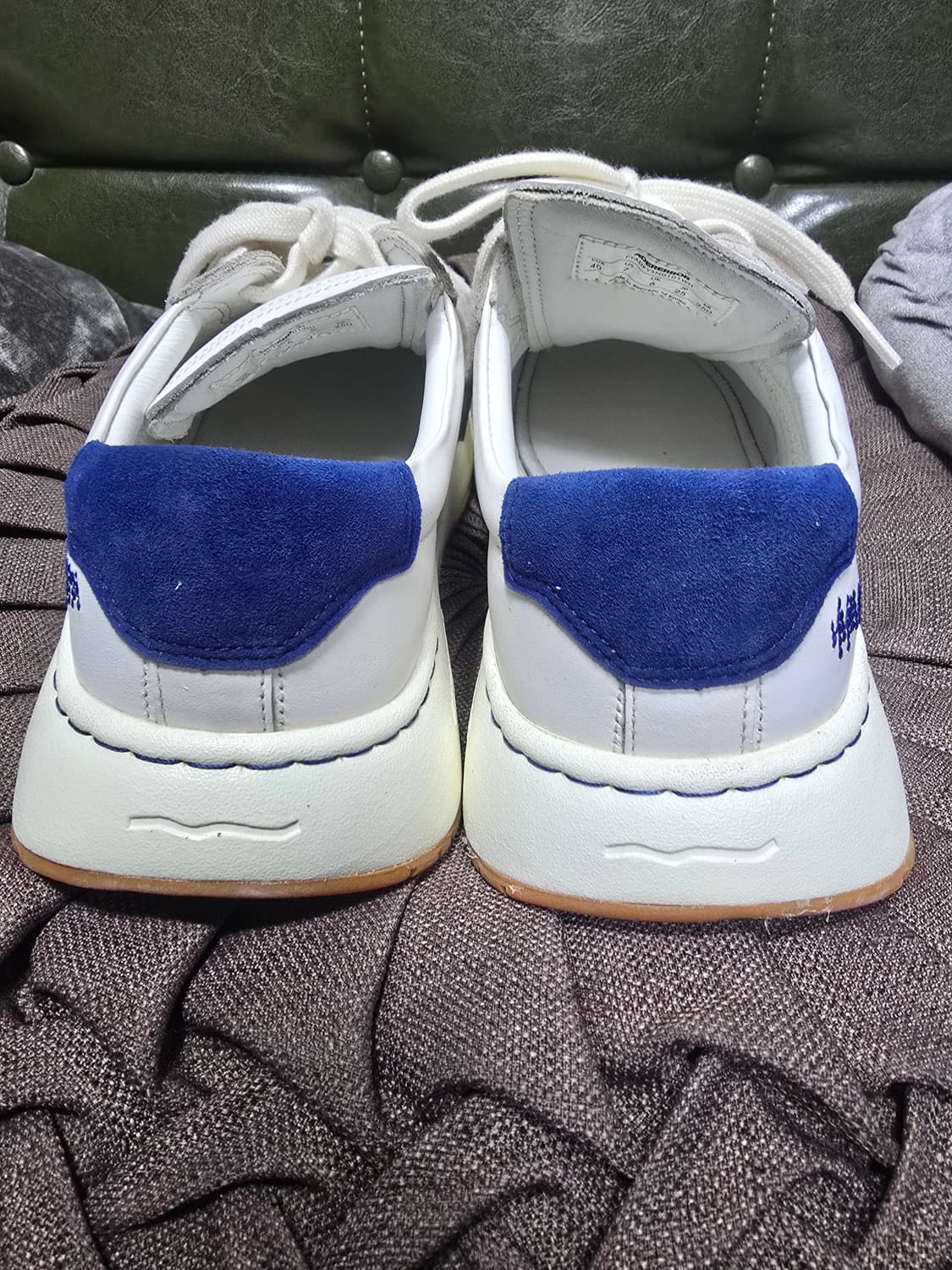 아더에러 로그 바우스 오프 화이트 250~ 상품이미지5