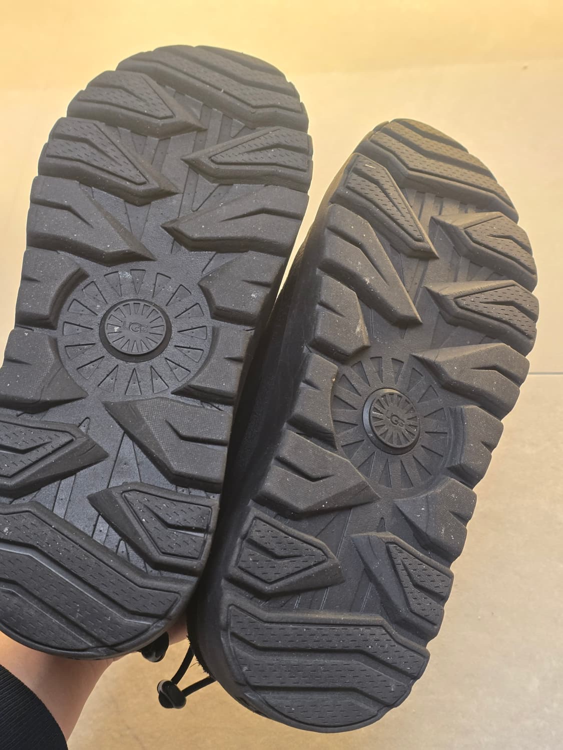 UGG 어그 타스만 웨더 하이브리드 블랙 상품이미지5