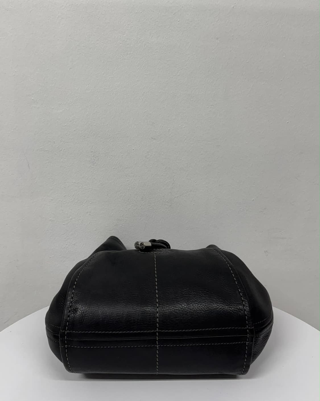 토즈 블랙 가죽 버킷 탑핸들 숄더 토트백 상품이미지5