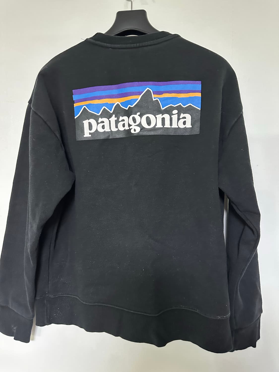파타고니아 블랙 맨투맨 티셔츠 상품이미지2