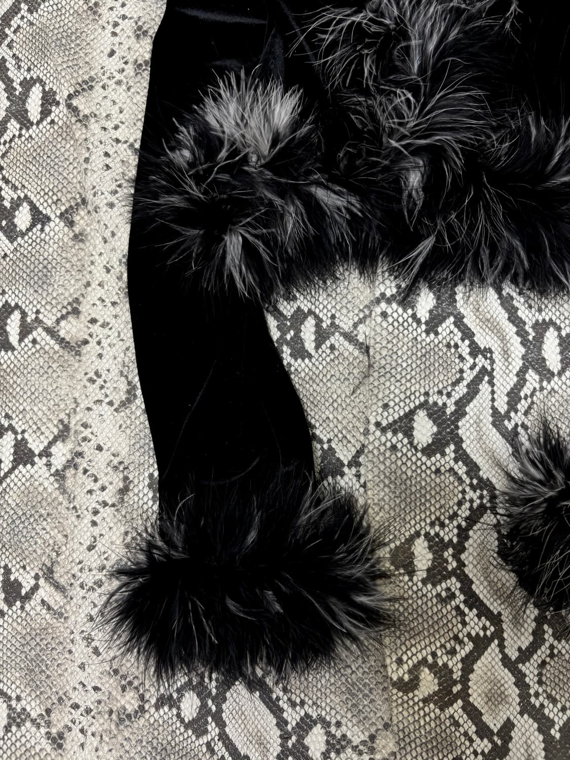“Vintage” 00’s Goth Black&Grey Fur Trimm 상품이미지2