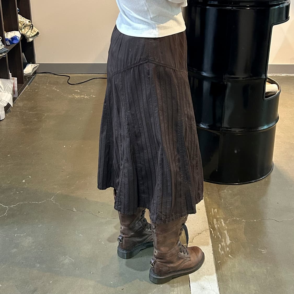 딥브라운 스트라이프 미디 스커트 상품이미지2