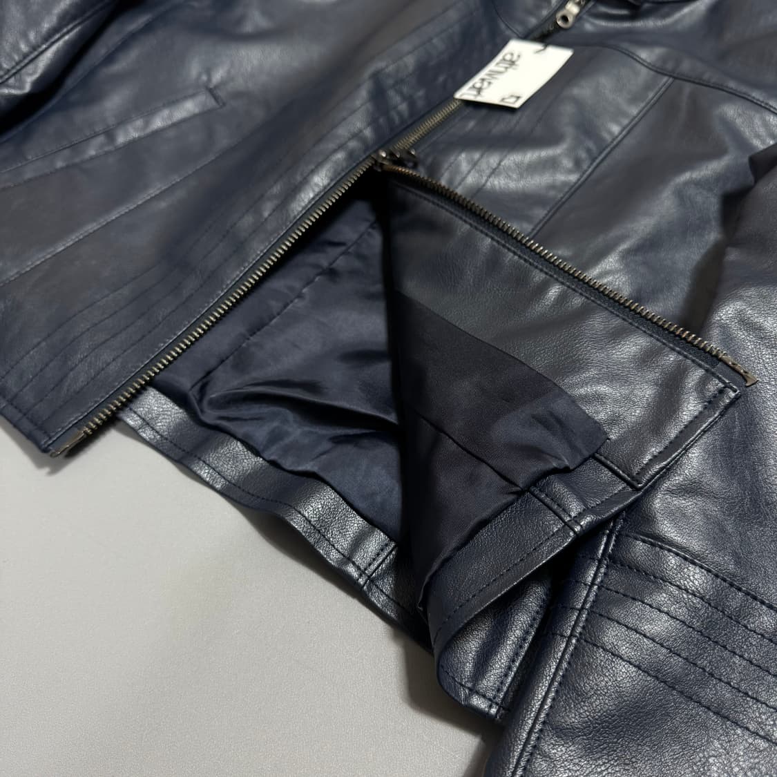 Oriens by 저널스탠다드 다크블루컬러 비건 레더 쇼트 라이더스 자켓 상품이미지4