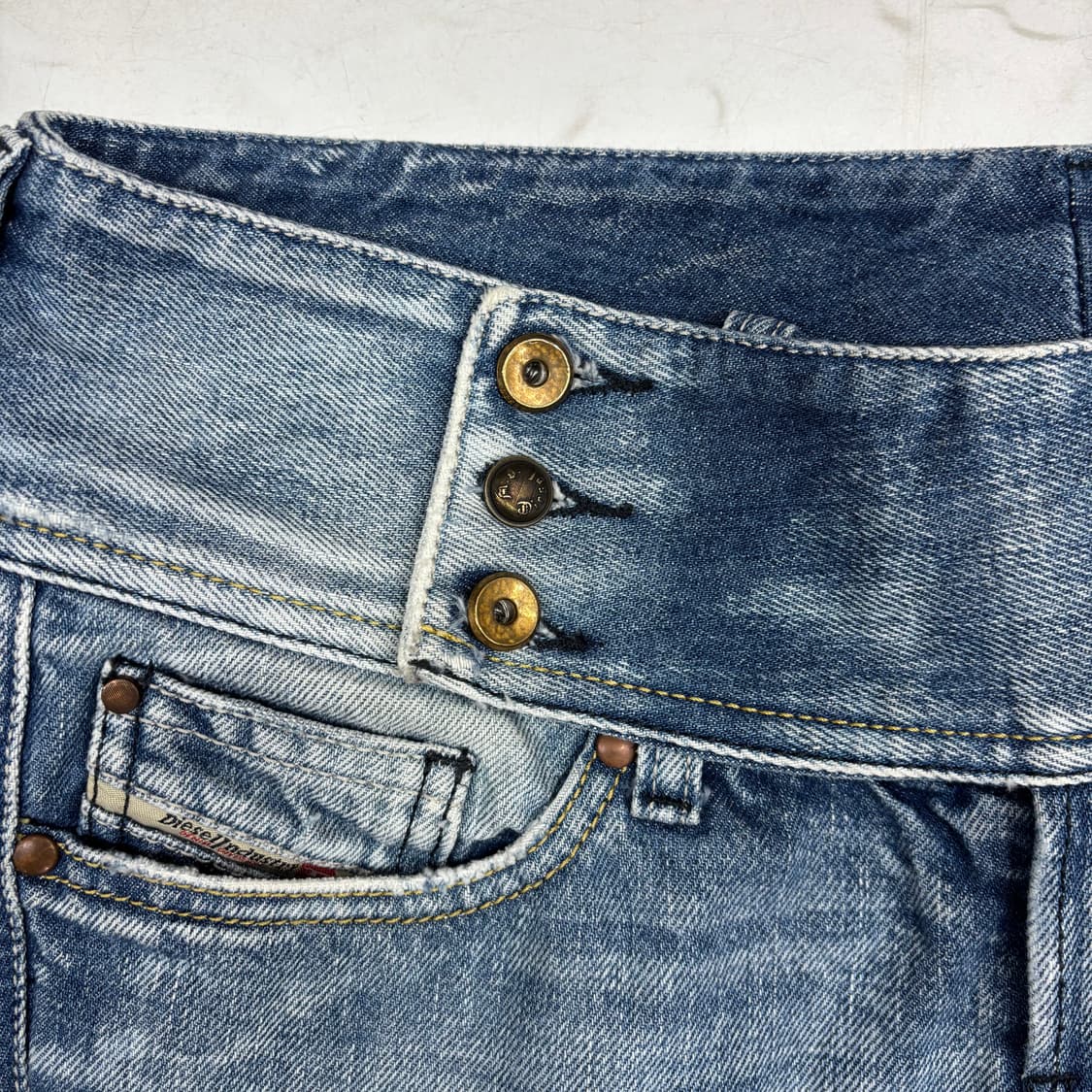 디젤(Diesel) CHEROCK 빈티지 워싱 데님 팬츠 상품이미지4