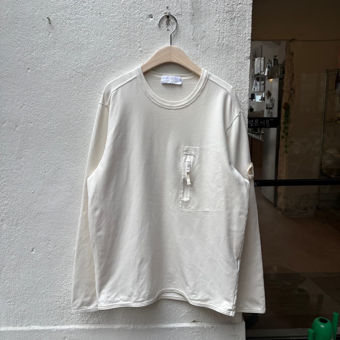 스톤아일랜드 고스트 피스 화이트 뱃지 원포켓 집업 스웻셔츠 상품이미지1