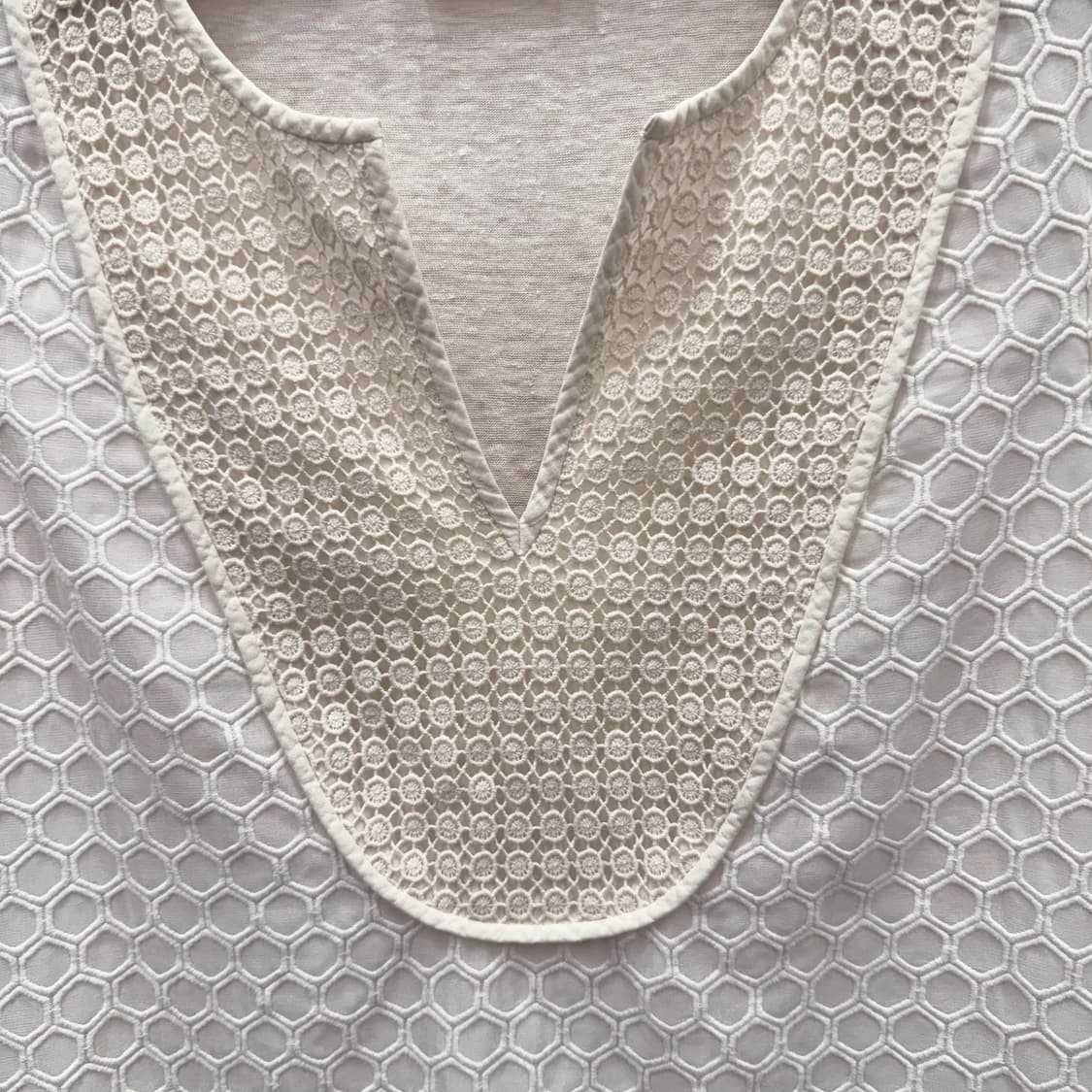 토리버치 패턴 레이스 믹스 브이넥 블라우스 배색 패널 디테일 아이보리 상품이미지6