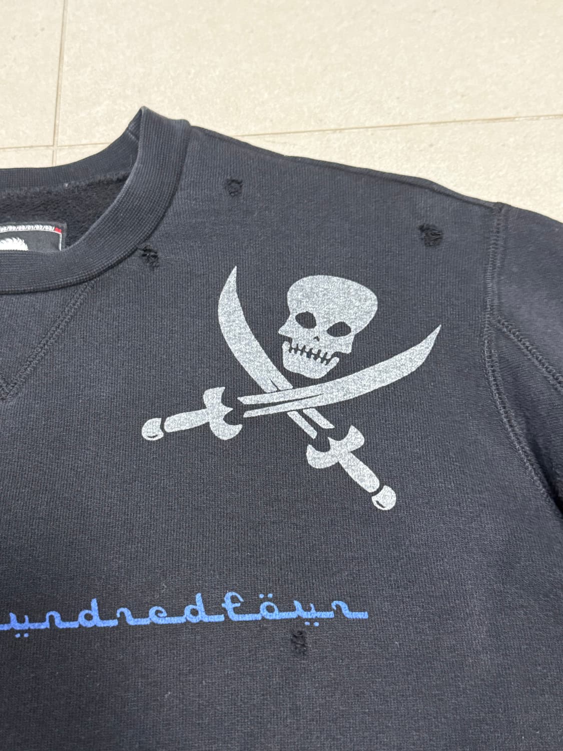 2004 네이버후드 데미지 가공 맨투맨 스웨터 상품이미지3