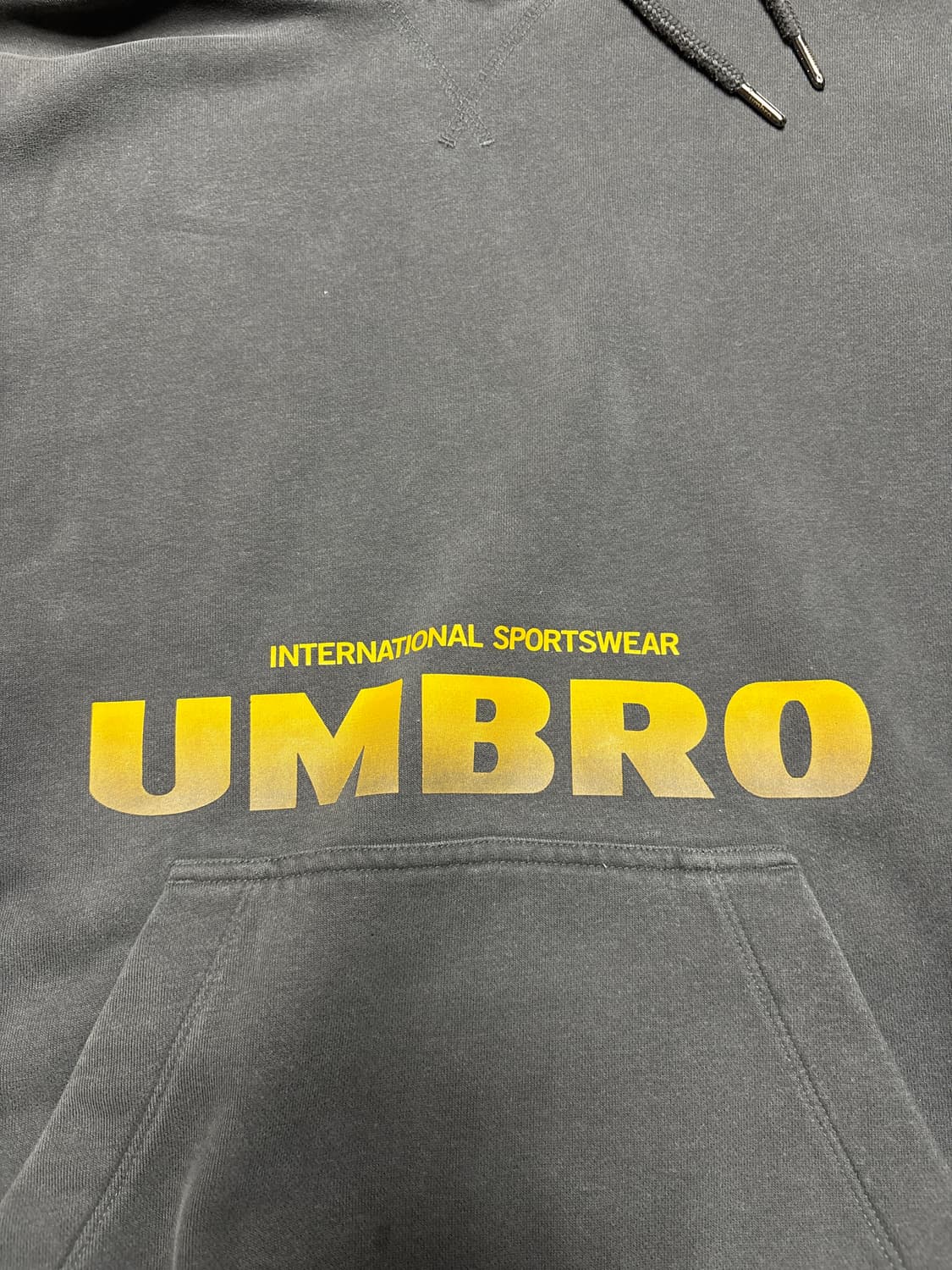 엄브로 피그먼트후드티 상품이미지3