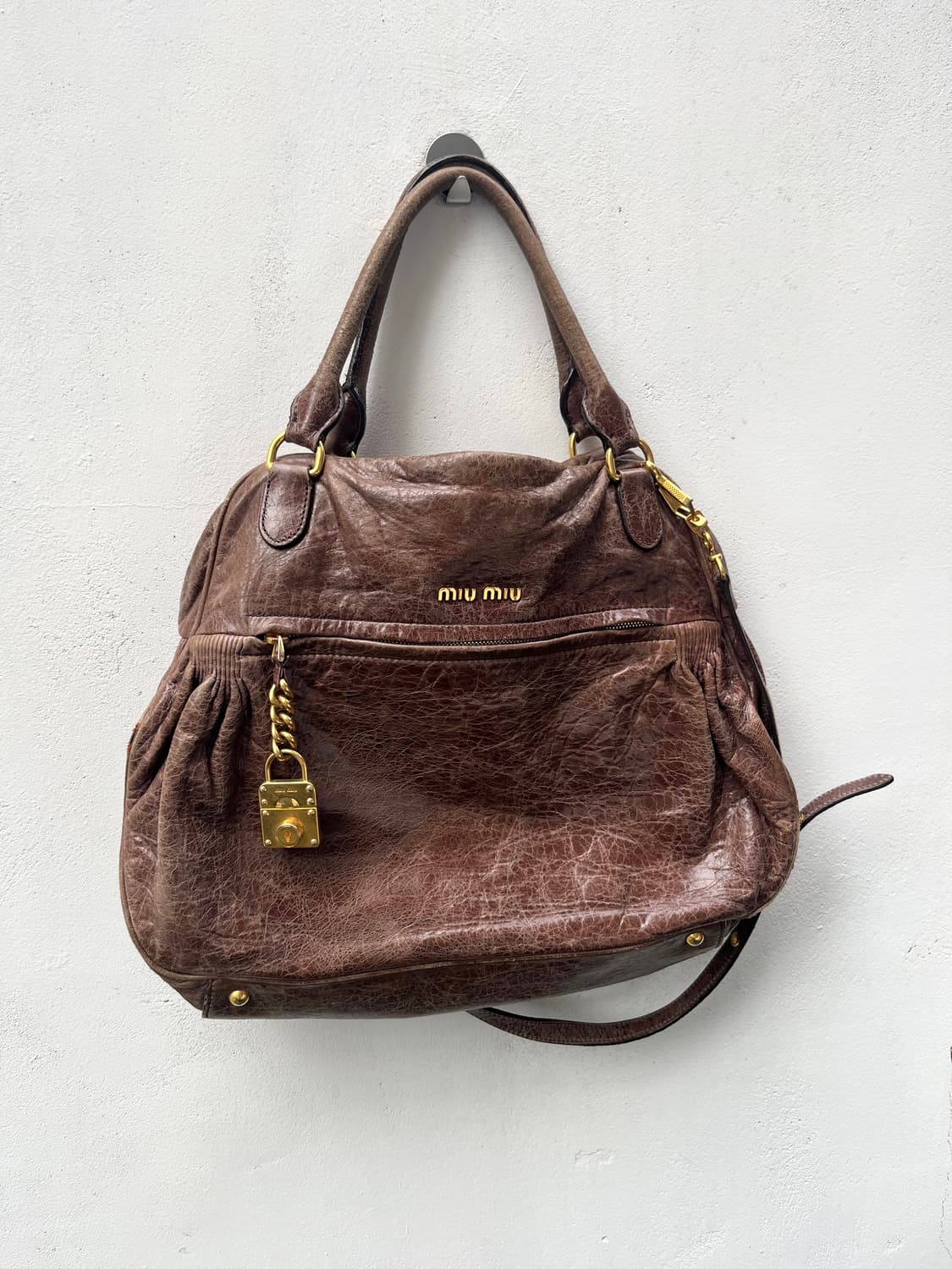 미우미우 2-way 레더 모터백 상품이미지3