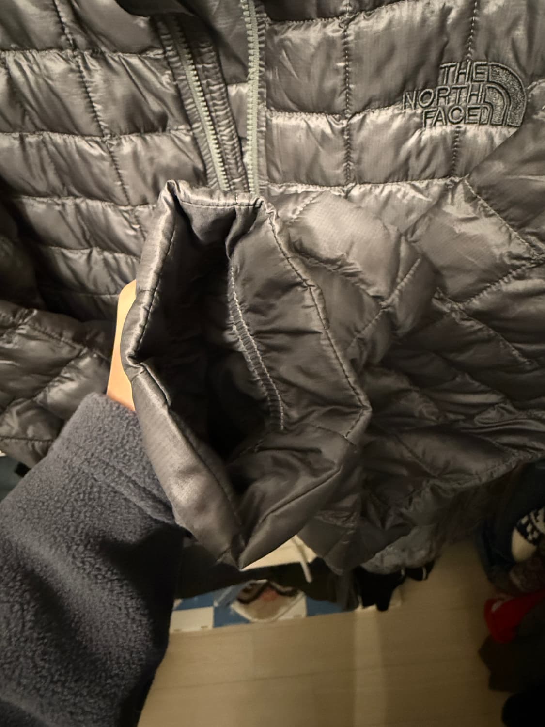 노스페이스 써모볼  초경량 패딩S 상품이미지4