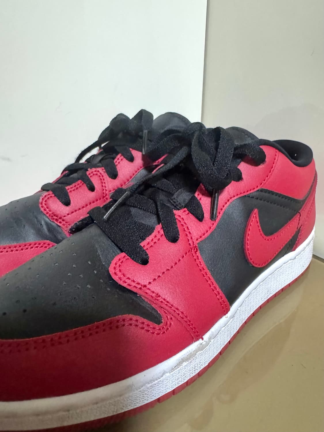나이키 조던 1 로우 바시티 레드 NIKE JORDAN 1 LOW  상품이미지3