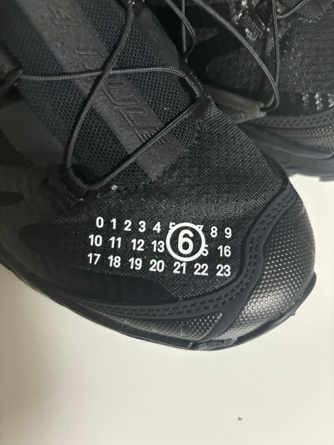 살로몬 x MM6 메종 마르지엘라 XT-4 뮬 블랙 265 상품이미지2