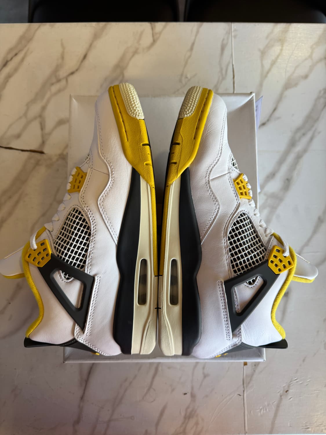 (W)조던4 레트로 비비드 설퍼 W280(MEN:270) 팝니다 상품이미지3