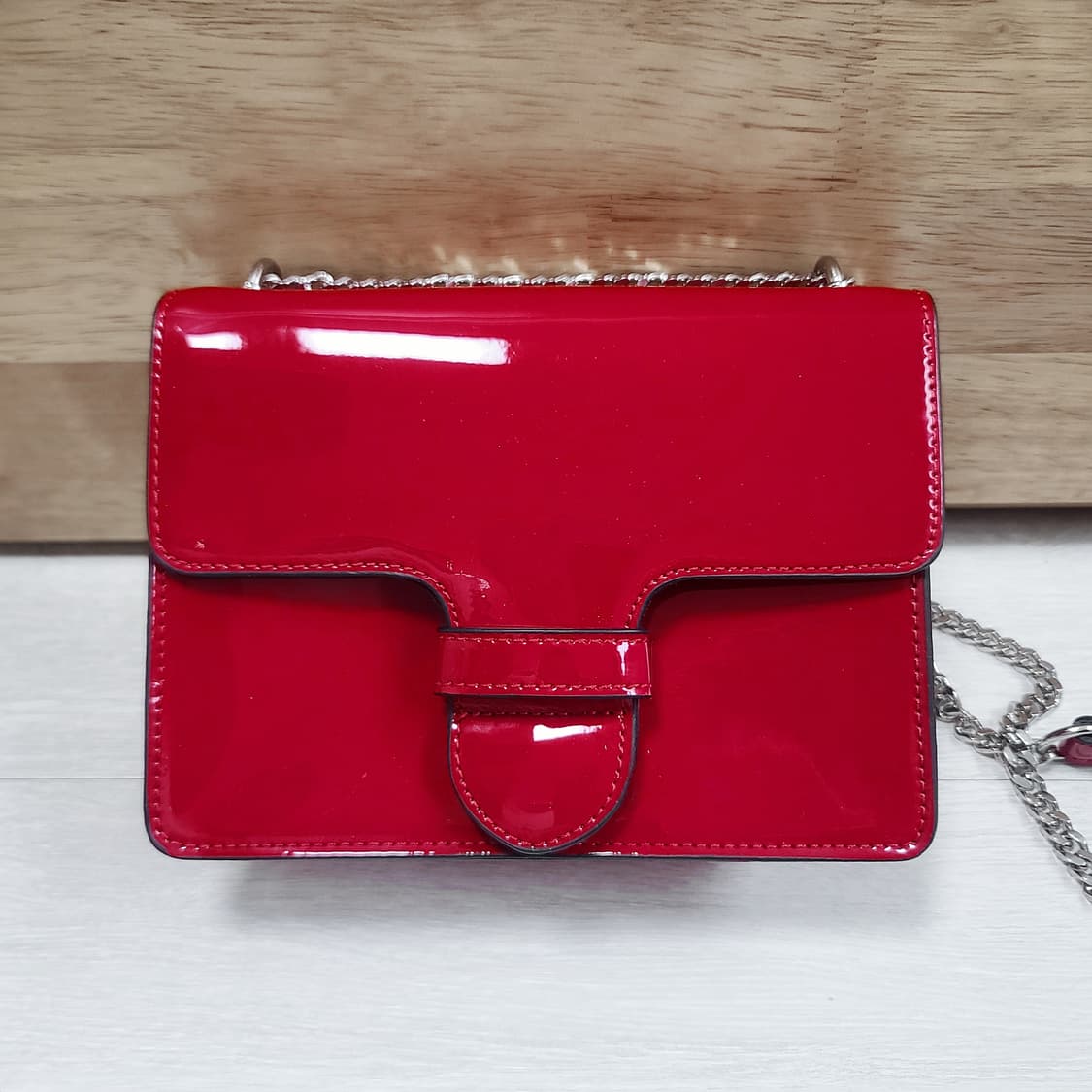 새상품) 미국브랜드🇺🇲 에나멜 체인백 레드 상품이미지2