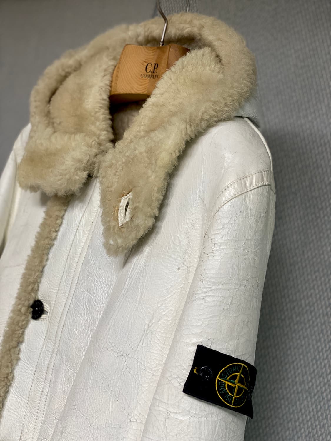  스톤아일랜드 크랙효과 천연가죽 양모안감 와펜 후드 무스탕 100 사이즈 상품이미지5