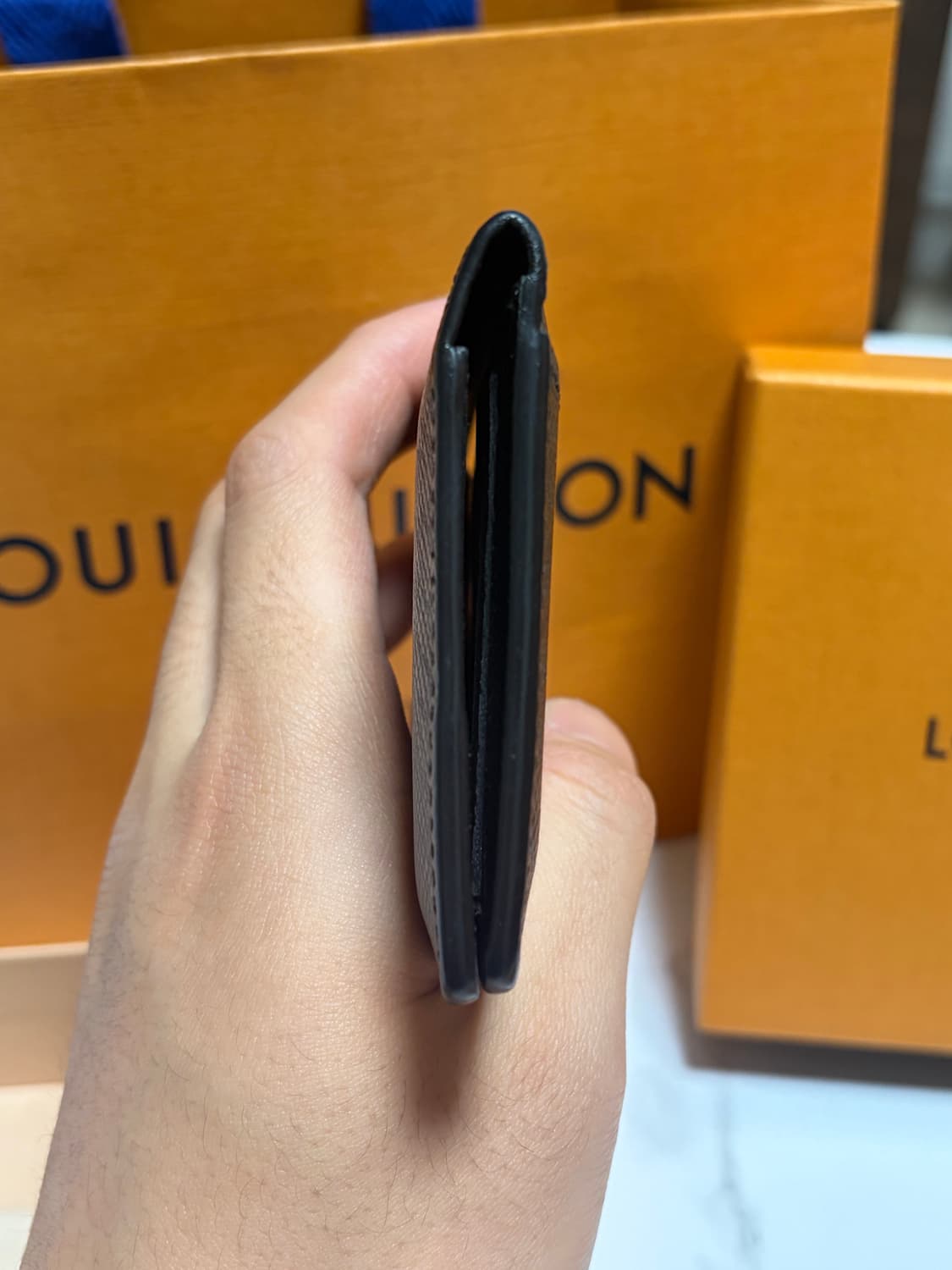 루이비통 타이가 은장 LV로고 비지니스 월렛 상품이미지6