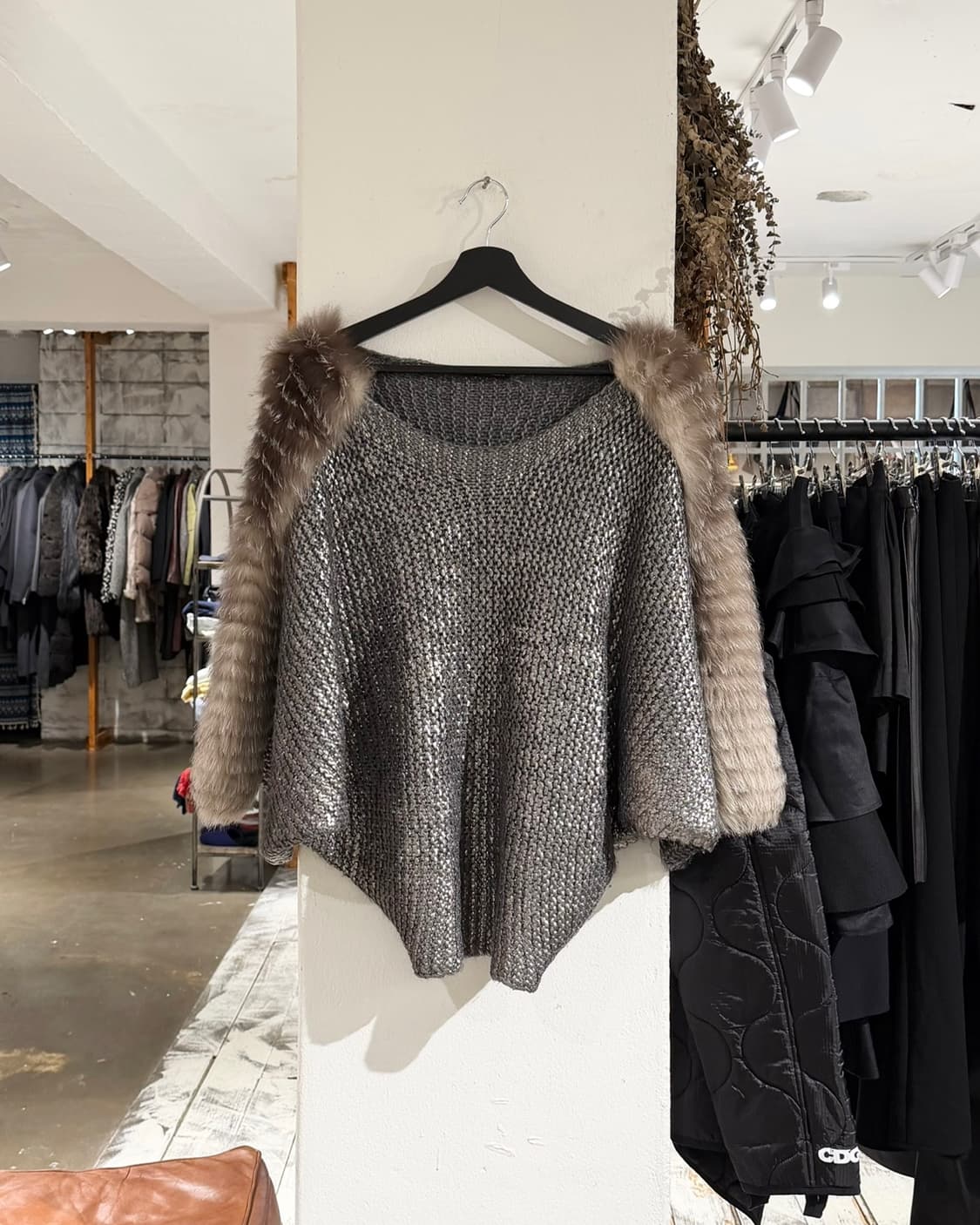 마시모 아르디조네 실버 메탈릭 니트 퍼 트리밍 판초 상품이미지1