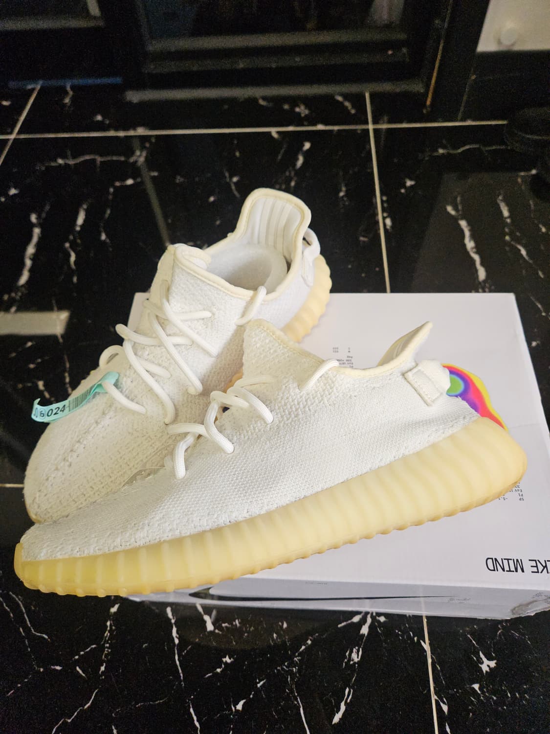 이지부스트350 크림화이트 상품이미지2