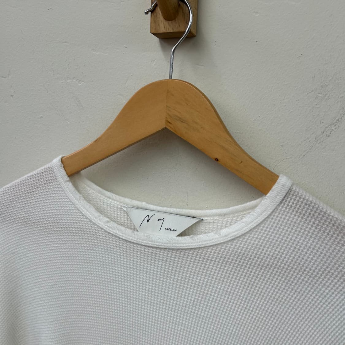 16388 - 안셀름 데미지 와플 크루 롱슬리브 상품이미지3