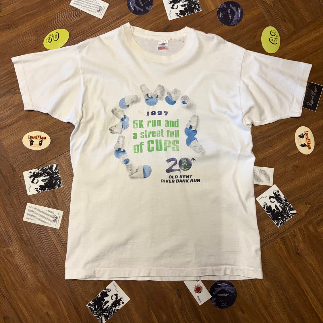 90s street full of cups 싱글스티치 티셔츠 상품이미지1