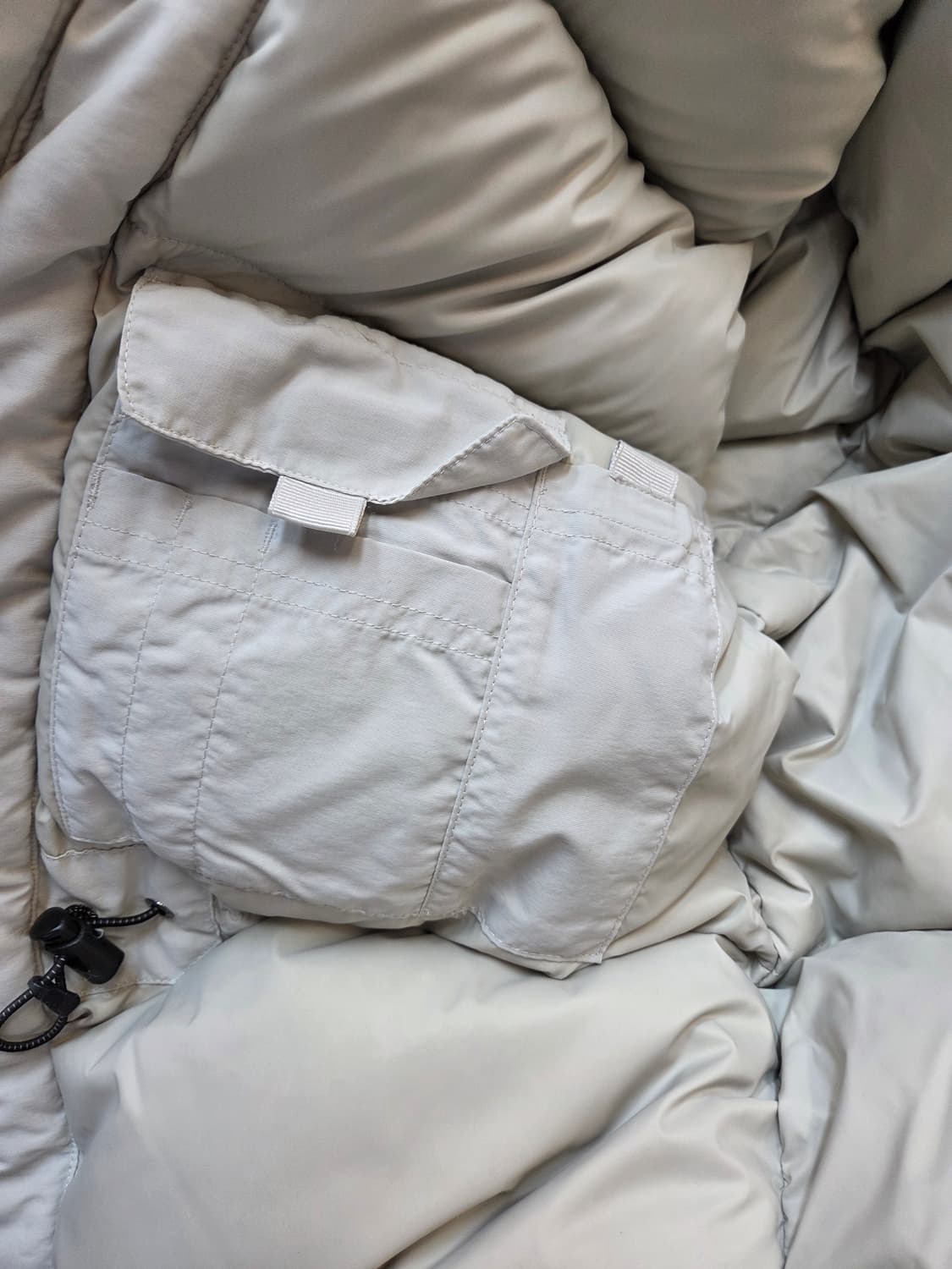 디스커버리 익스페디션 패딩 판매합니다. 퍼 달려있고, 색상은 흰색입니다. 상품이미지9