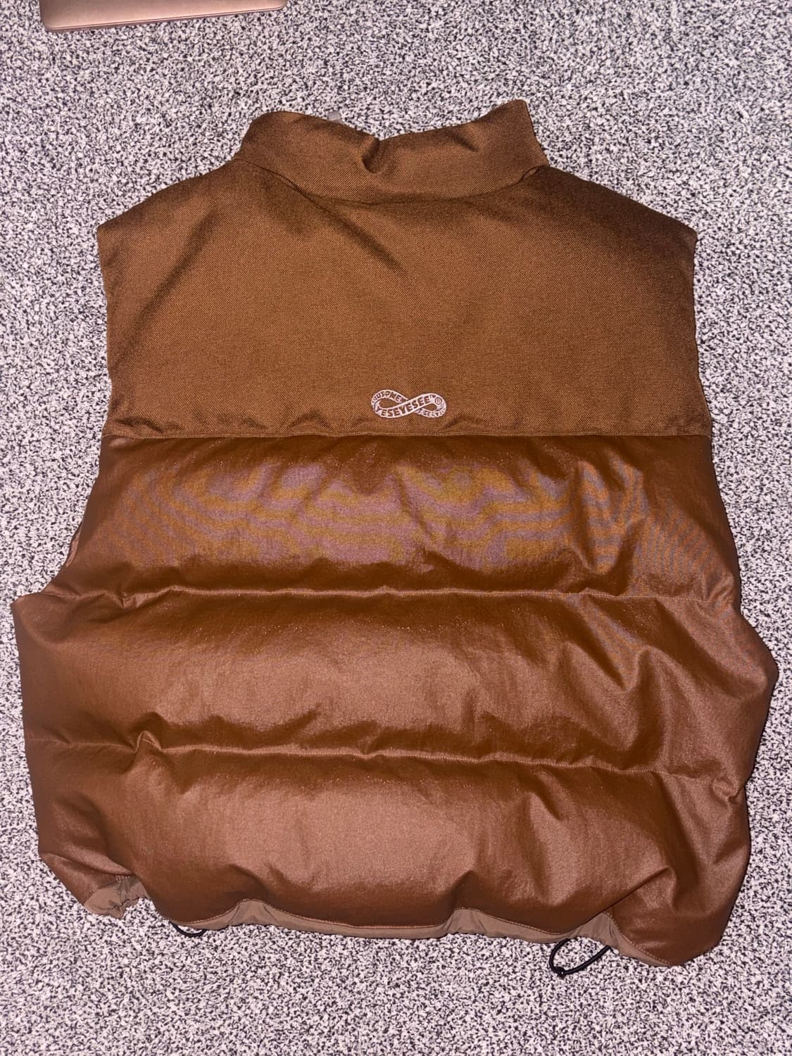 [YESEYESEE] Hoolignas Down Vest Brown 상품이미지3