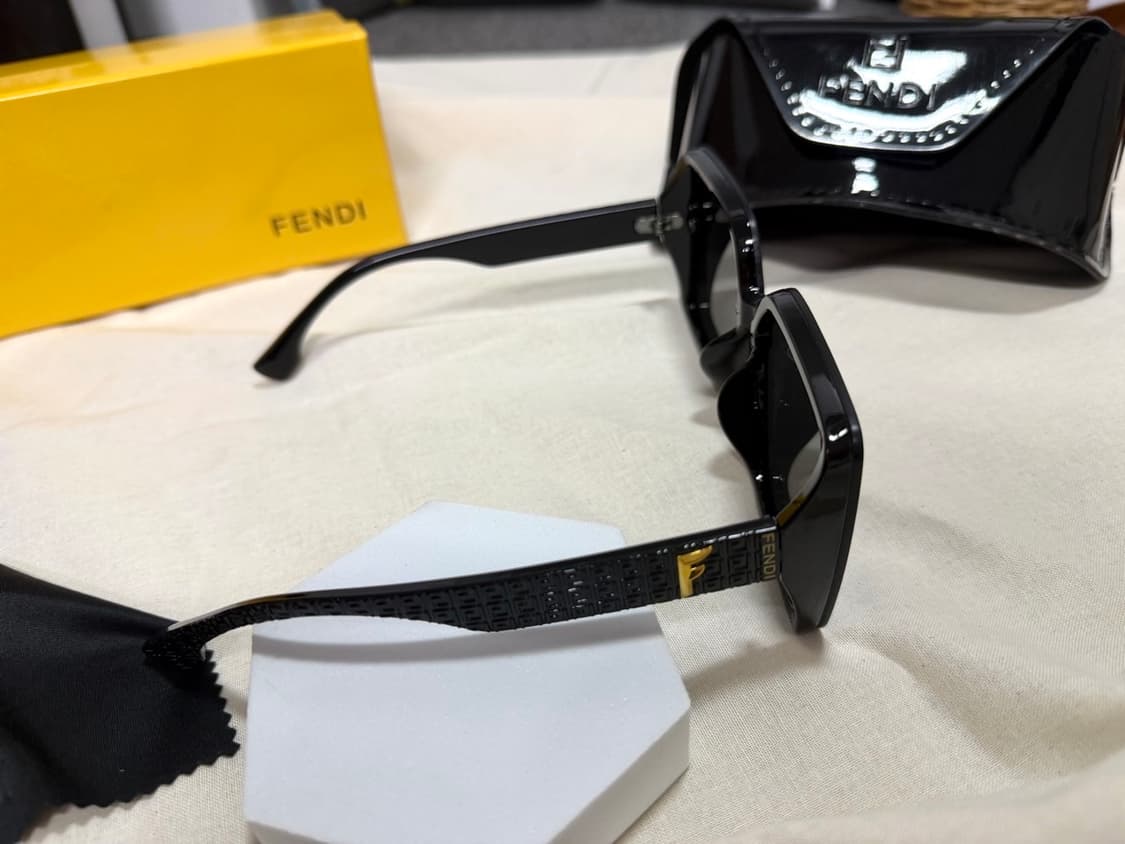 팬디 오버사이즈 스퀘어 블랙 선글라스 상품이미지4