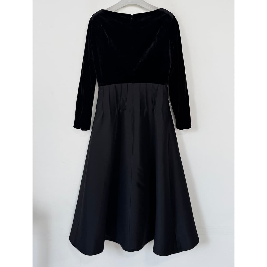 미샤 벨벳 플레어 원피스 상품이미지6
