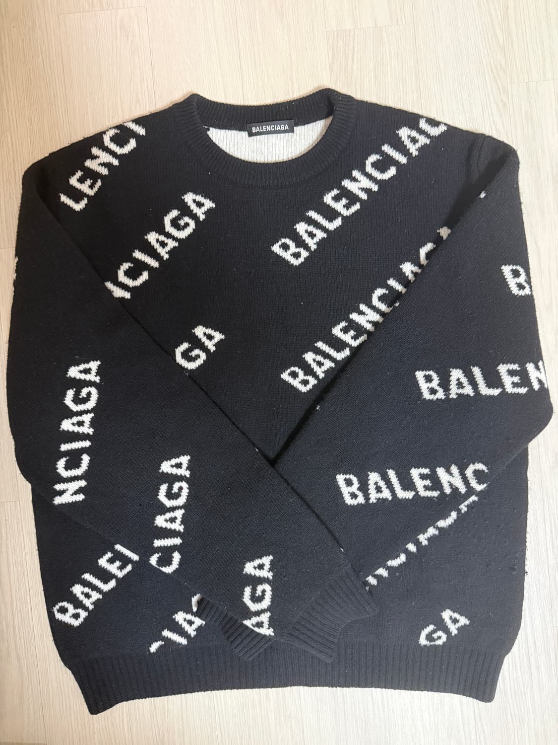 발렌시아가 로고 니트 상품이미지1