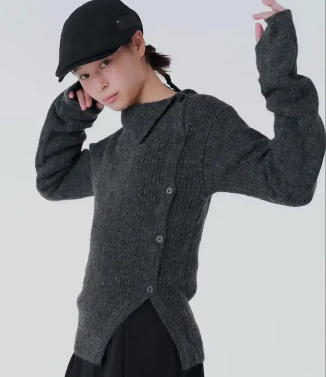 미세키서울 사이드버튼 니트 차콜 상품이미지2