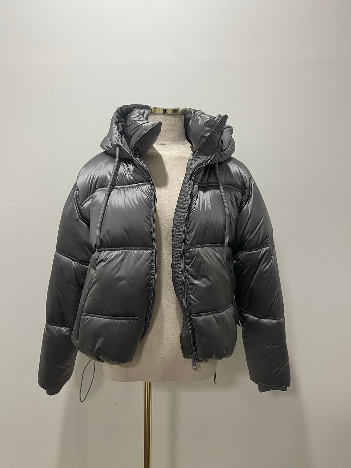 [새상품] ZARA 여성 숏 패딩 그레이 M 러닝패딩 추천 상품이미지9