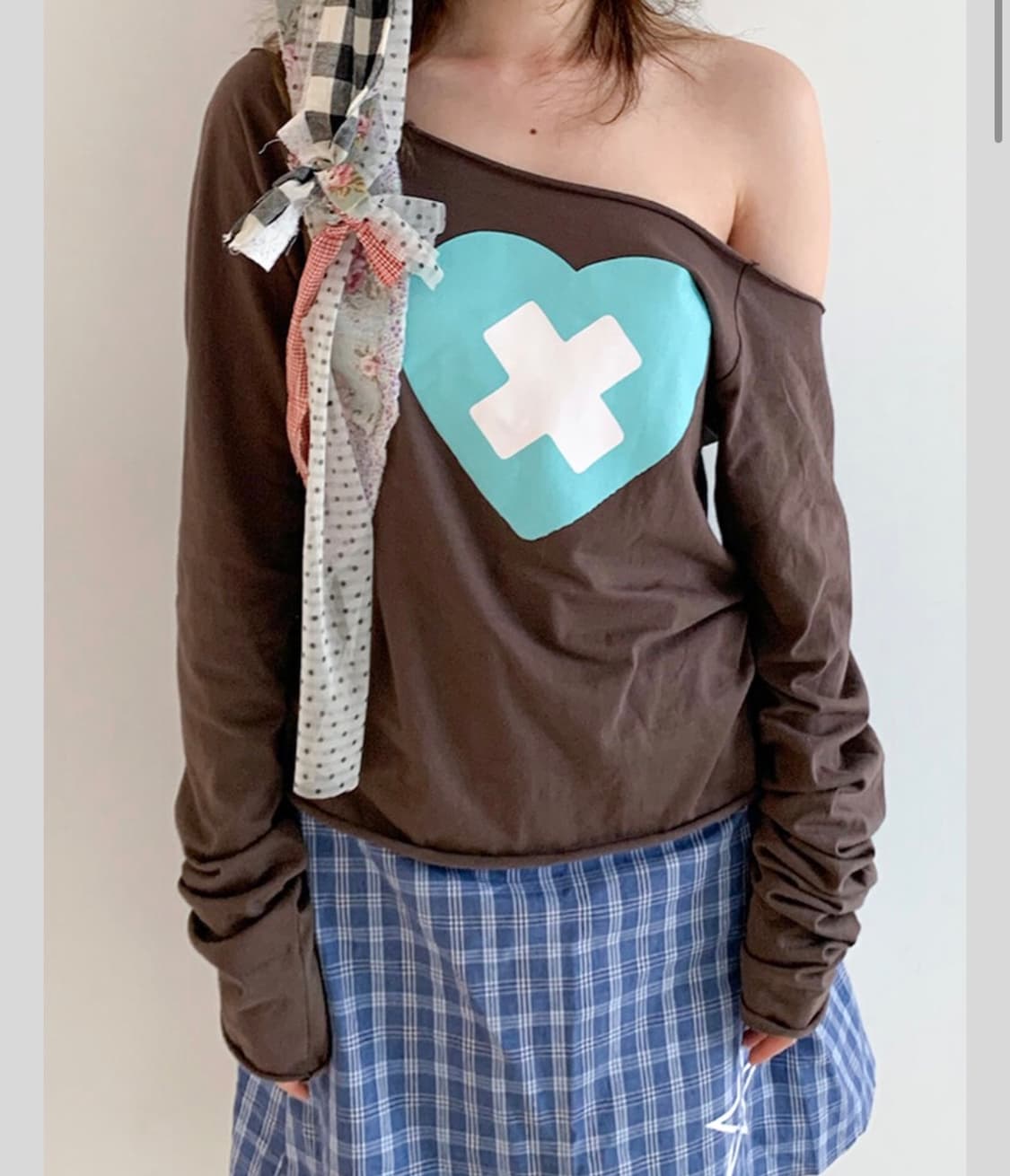 cross heart cut off t-shirt (brown) 상품이미지2