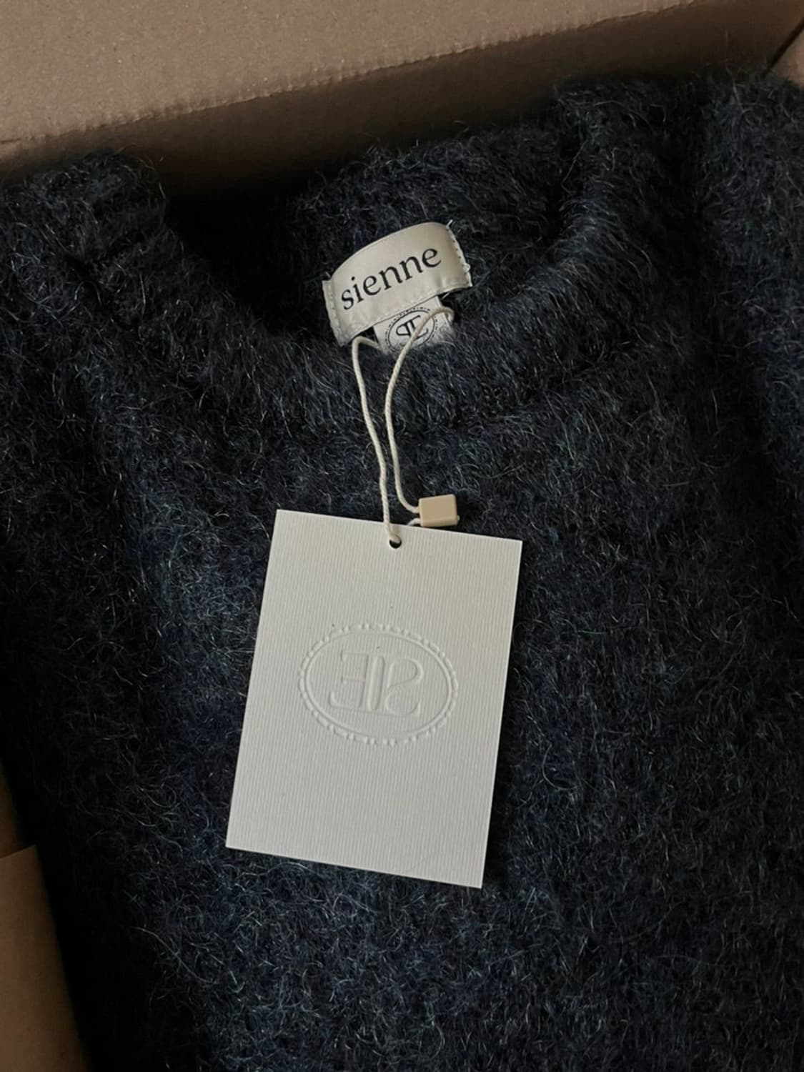 시엔느 쉐비 모헤어 니트 팝니다. 상품이미지2