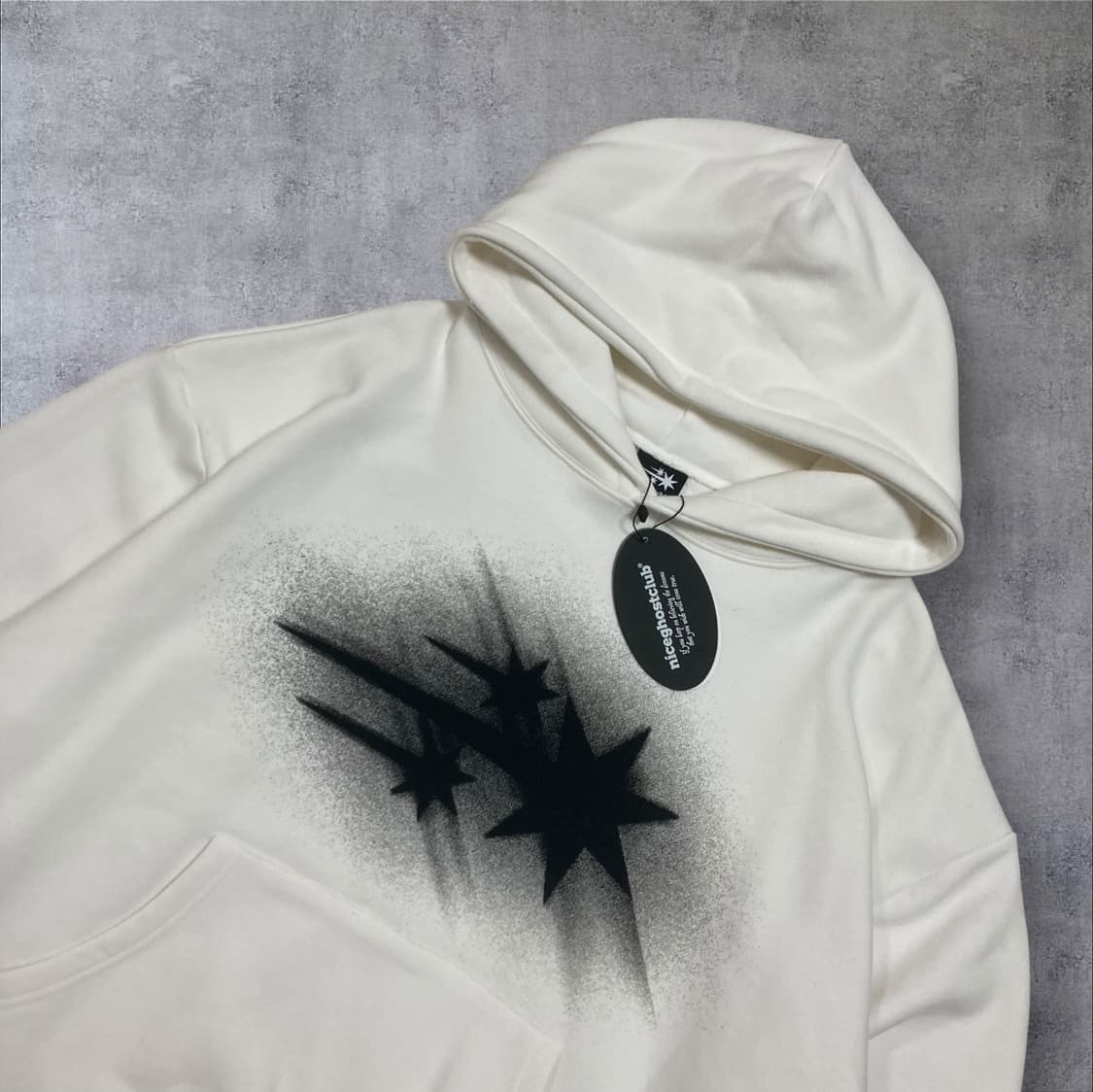 나이스 고스트 클럽 빅로고 화이트 후드티 상품이미지2