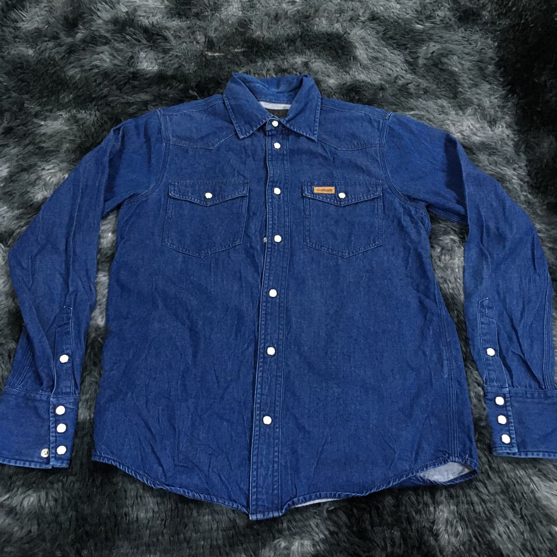 투티/0394 칼하트 x APC 데님 청 셔츠 슬림핏 버튼 디테일 상품이미지2