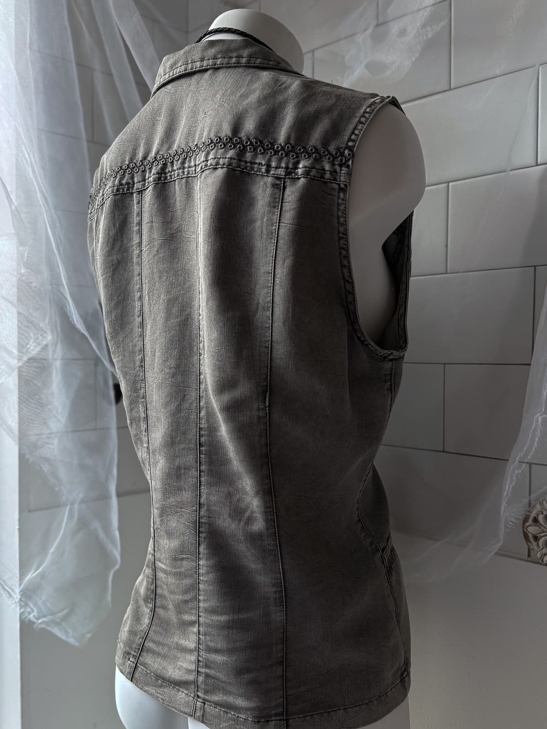 Charcoal Punching Embroidered Vest 0331 상품이미지6