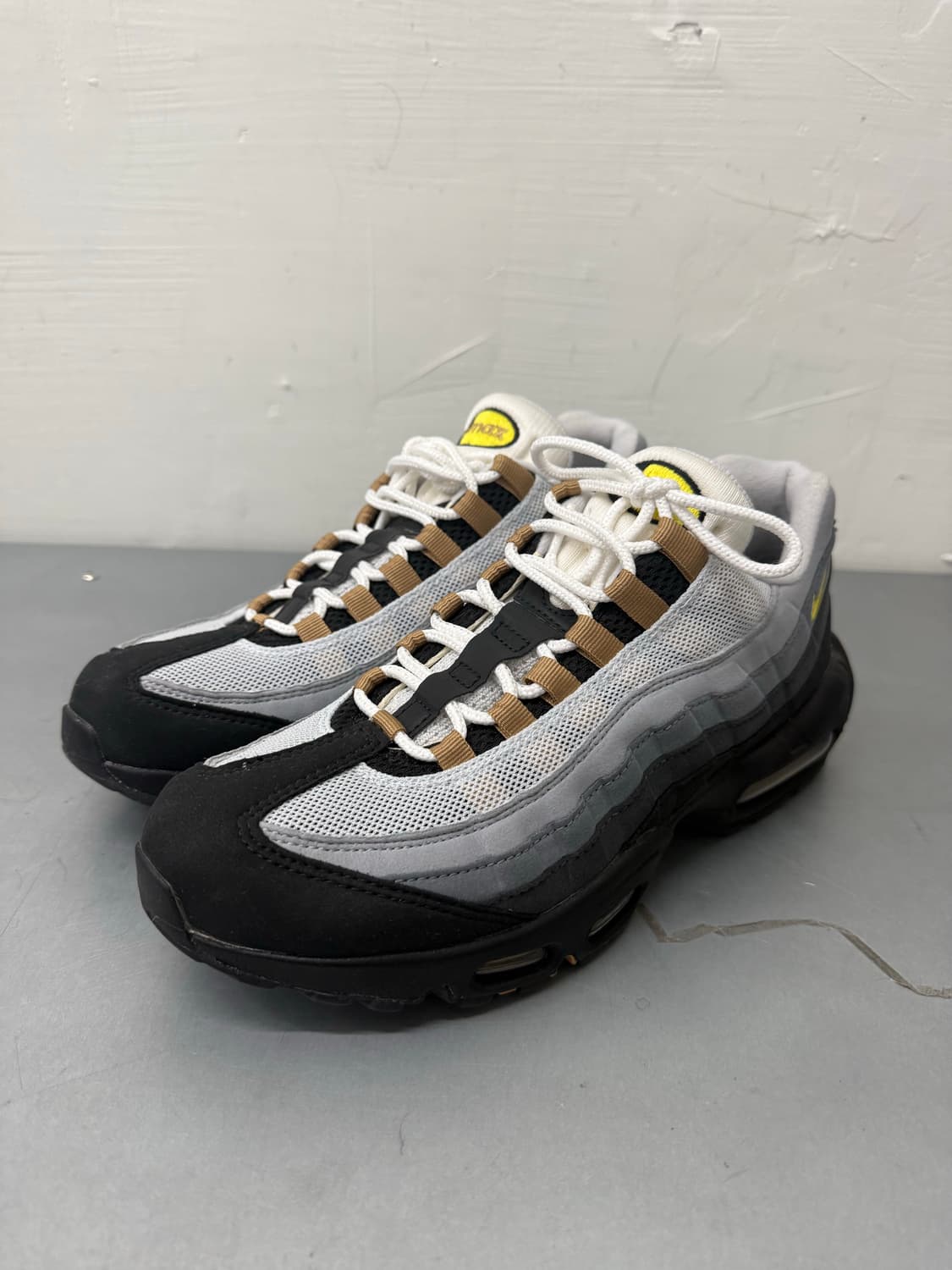 에어맥스95 나이키 Air Max 95 Wolf Grey 엘로우스트라이크 상품이미지1